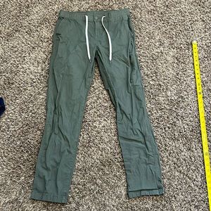 Vuori Ripstop Army green pants womens M